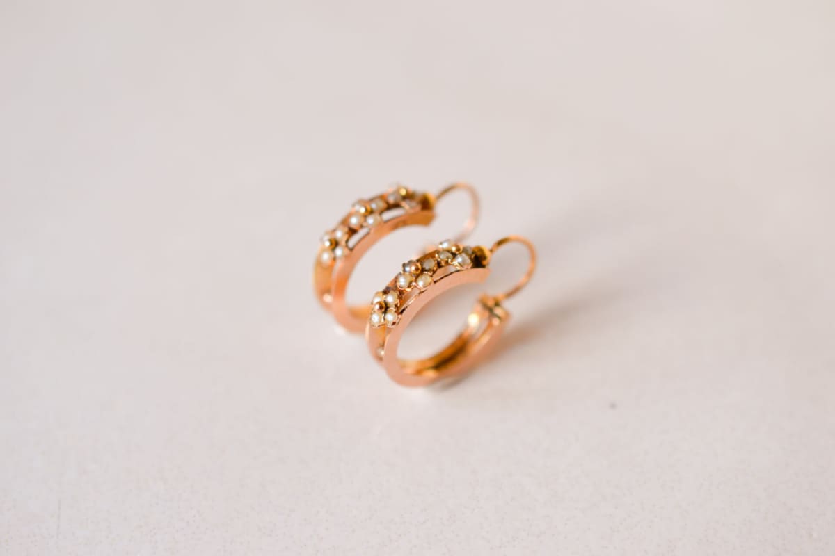 Créoles anciennes en Or rose 18 carats ornées de Perles fines