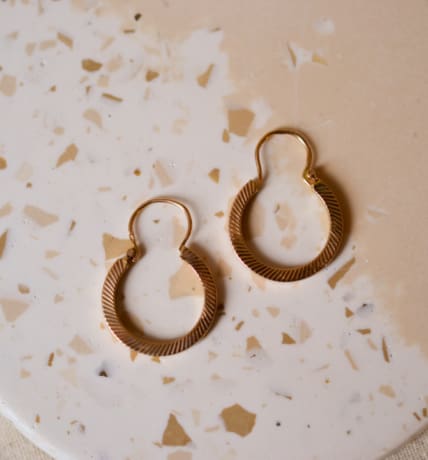 Créoles anciennes striées en Or jaune 18 carats