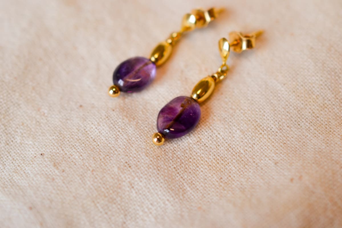 Pendants d'oreilles anciens en Or jaune 18 carats sertis d'Améthystes