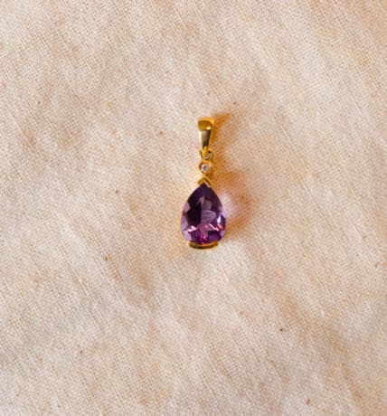 Pendentif goutte en Or jaune 18 carats orné d'une Améthyste épaulée d'un Diamant