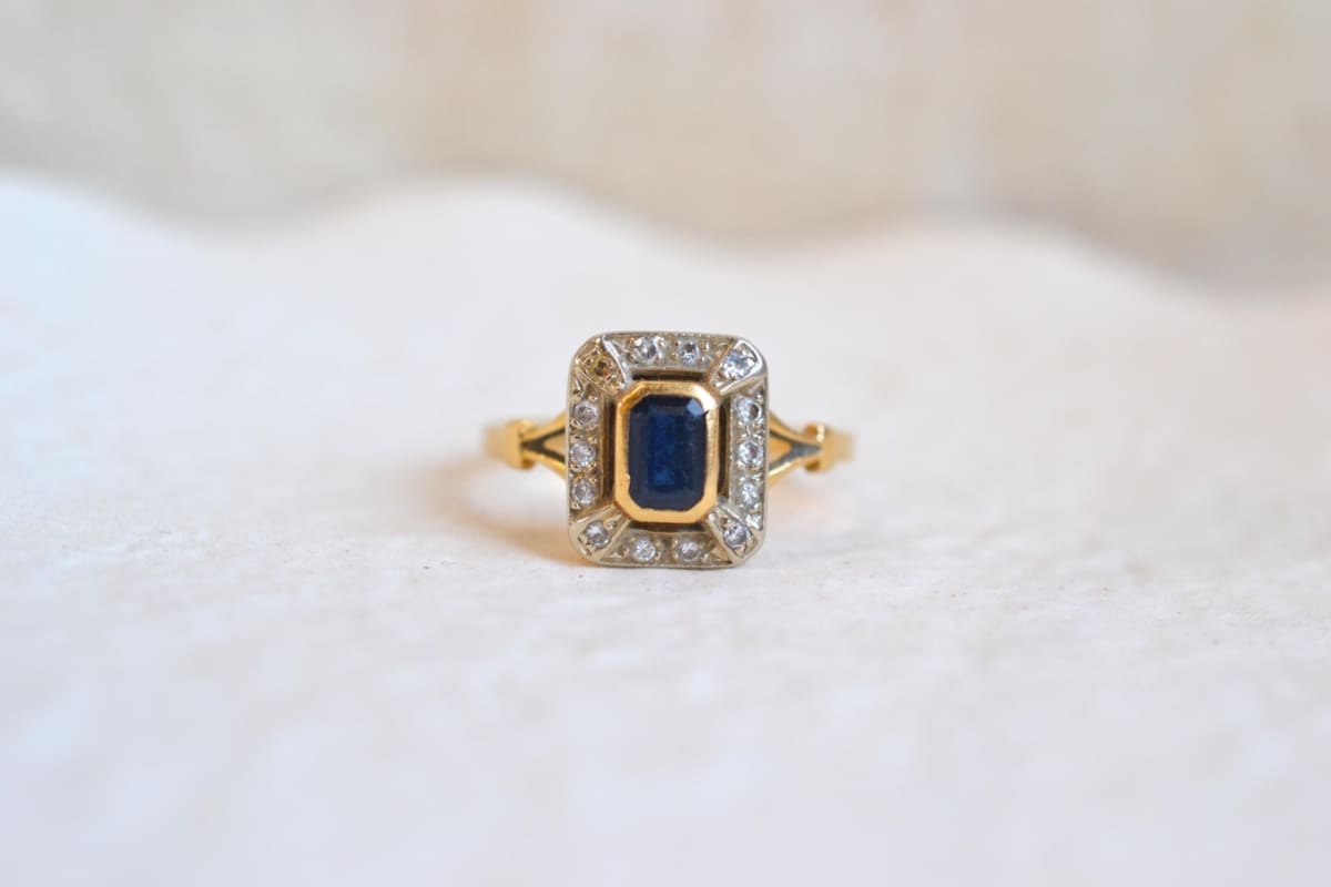 bague rectangulaire saphir et diamants