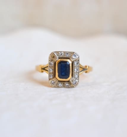 bague rectangulaire saphir et diamants