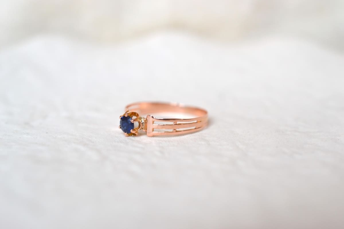 bague saphir anneau rainuré