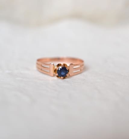 bague saphir anneau rainuré et ajouré