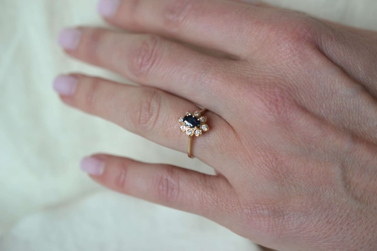 bague saphir marguerite