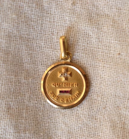 medaille augis diamant et rubis