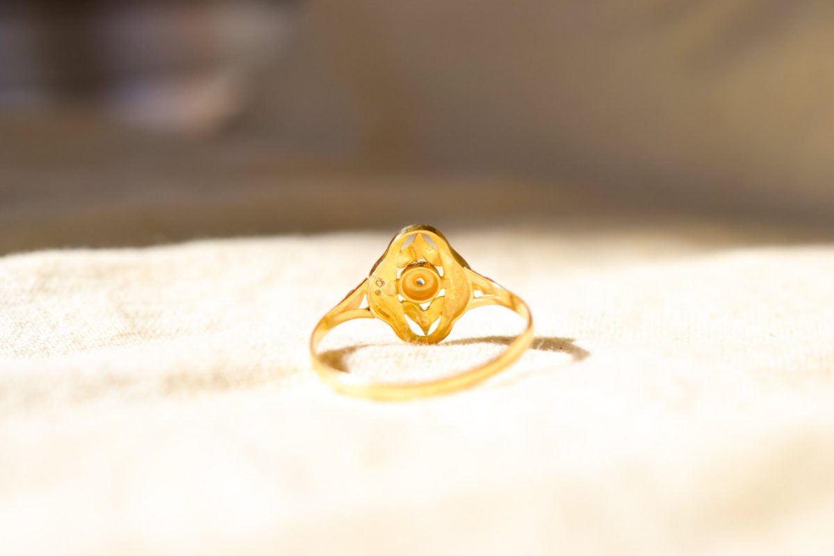 Bague Vintage Art Nouveau en Or jaune et Or blanc 18 carats ornée d'une pierre blanche