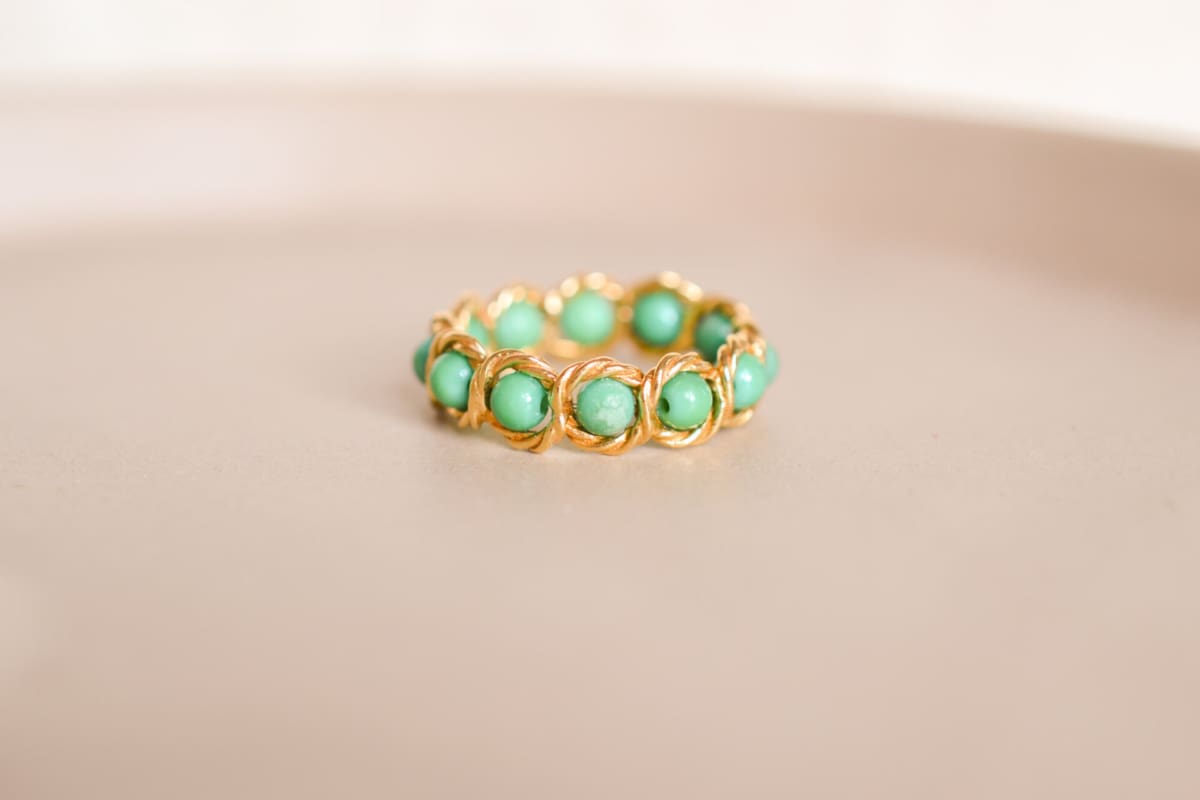 Bague ancienne en Or jaune 18 carats ornée de Turquoises mortes