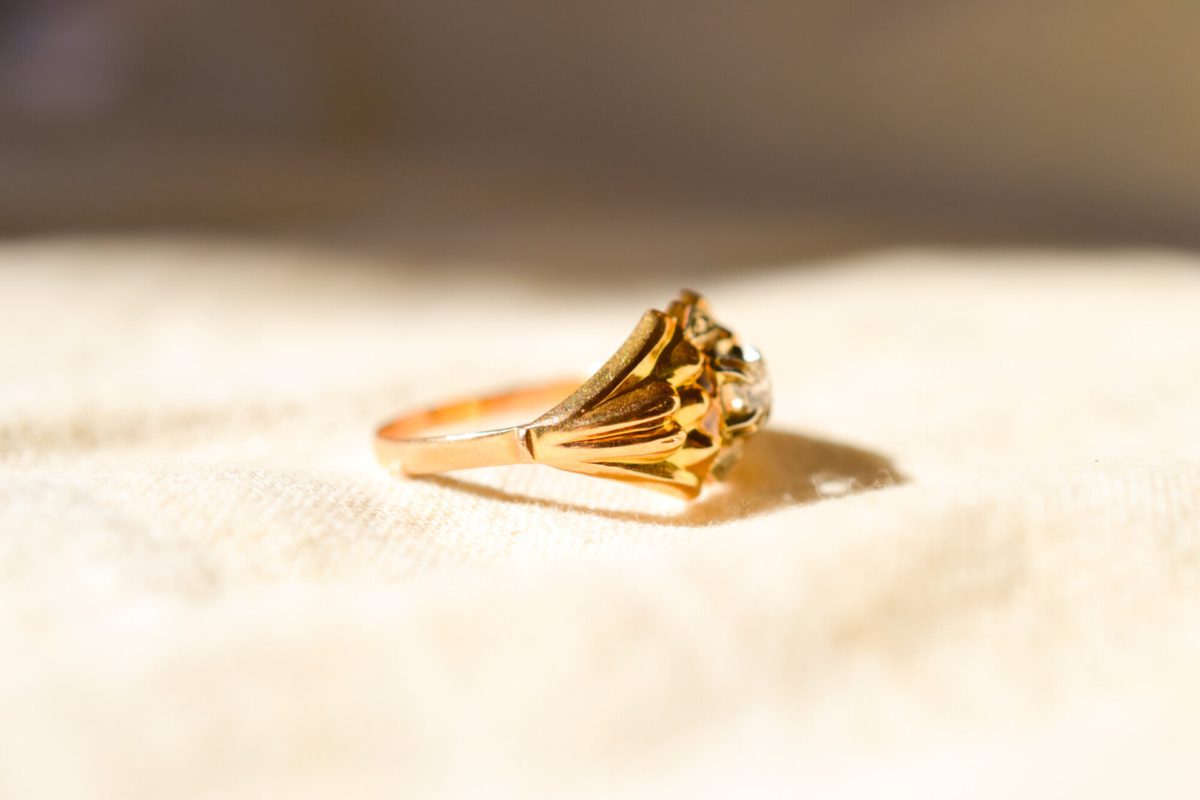Bague ancienne en Or jaune 18 carats sertie d'un Oxyde
