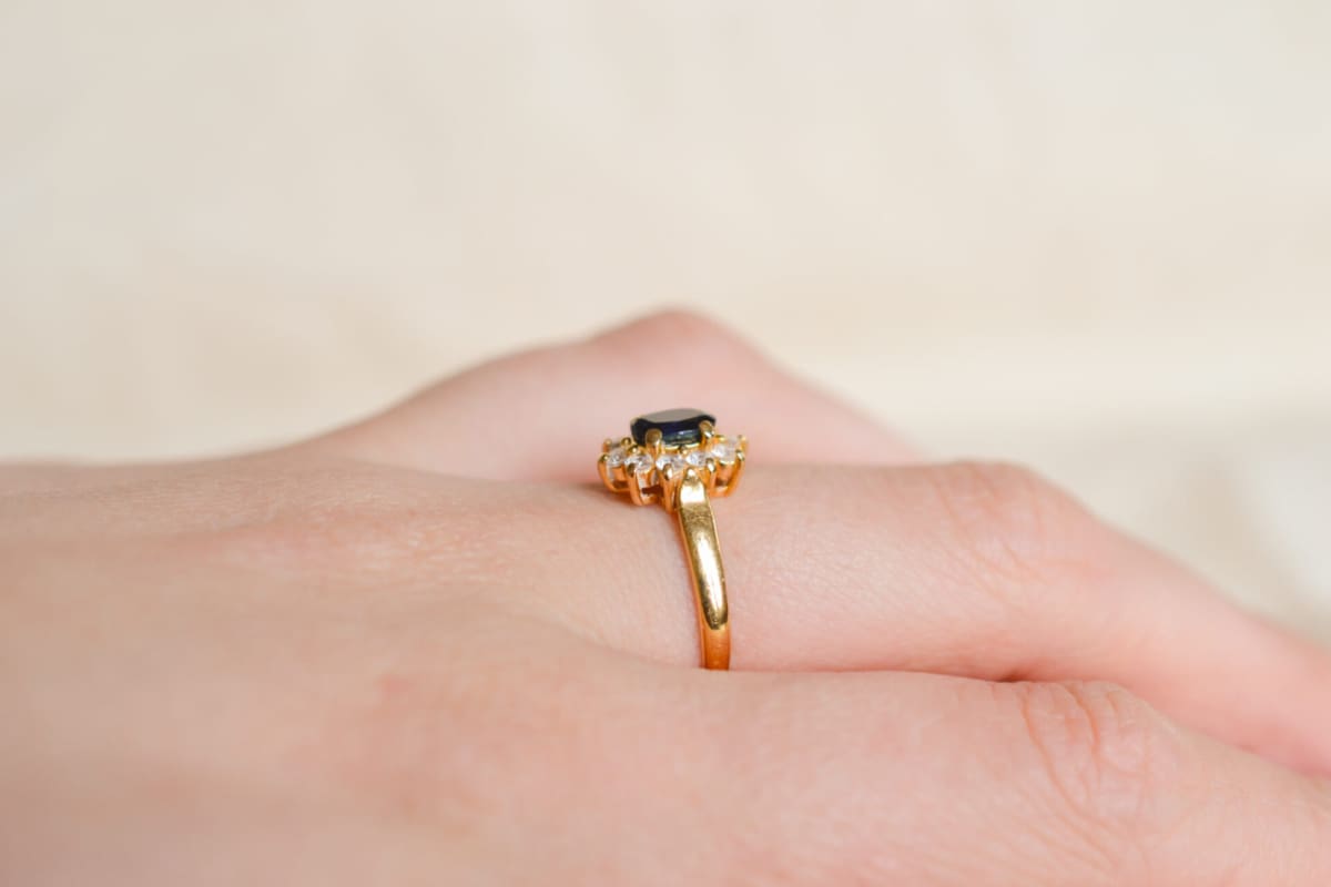 Bague de fiançailles Vintage en Or jaune 18 carats sertie d'un Saphir et d'Oxydes