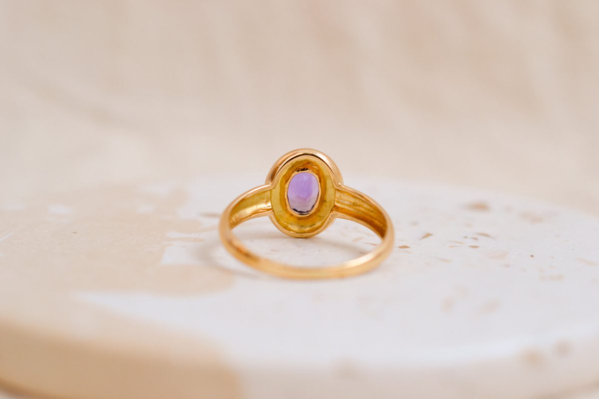 Bague femme en Or jaune 18 carats sertie clos d'une Améthyste