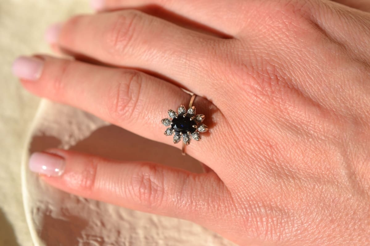 Bague marguerite saphir diamants
