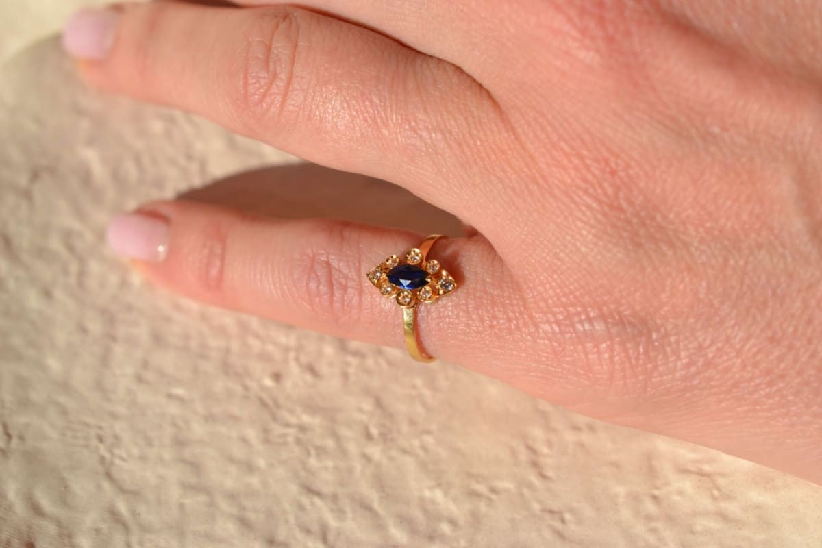 Bague navette saphir oxydes