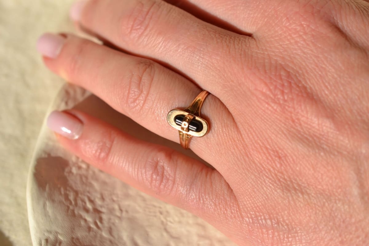 Bague onyx or jaune