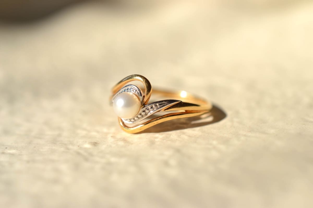 Bague tourbillon et perle
