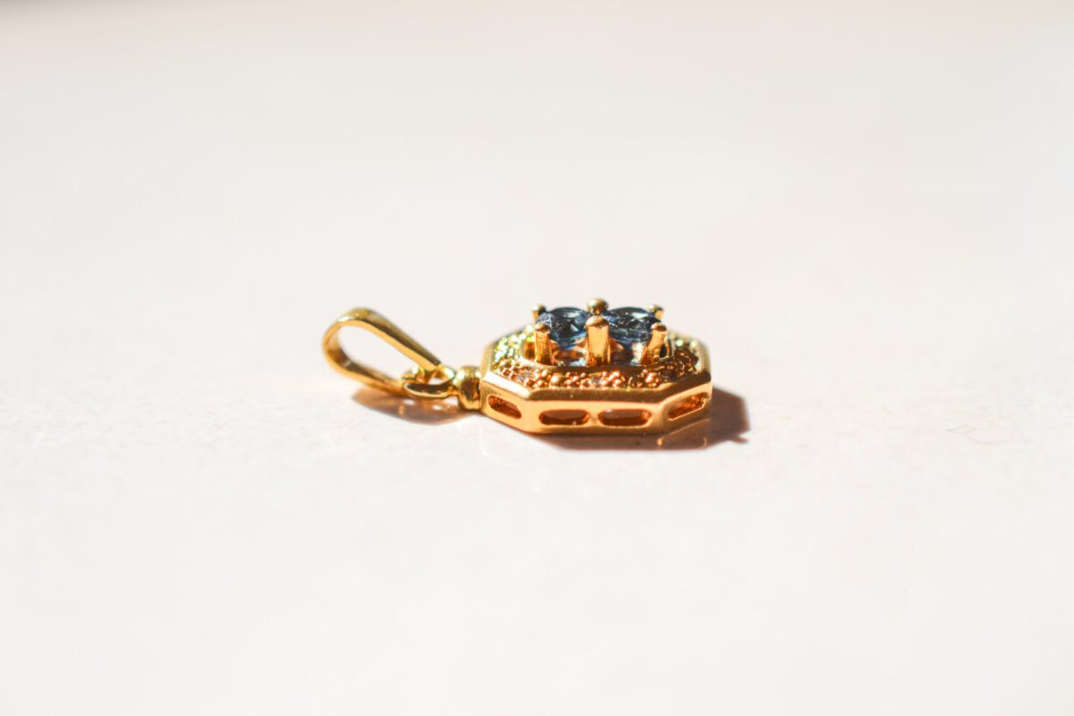 Pendentif ancien en Or jaune 18 carats sertie de Saphirs et de Diamants