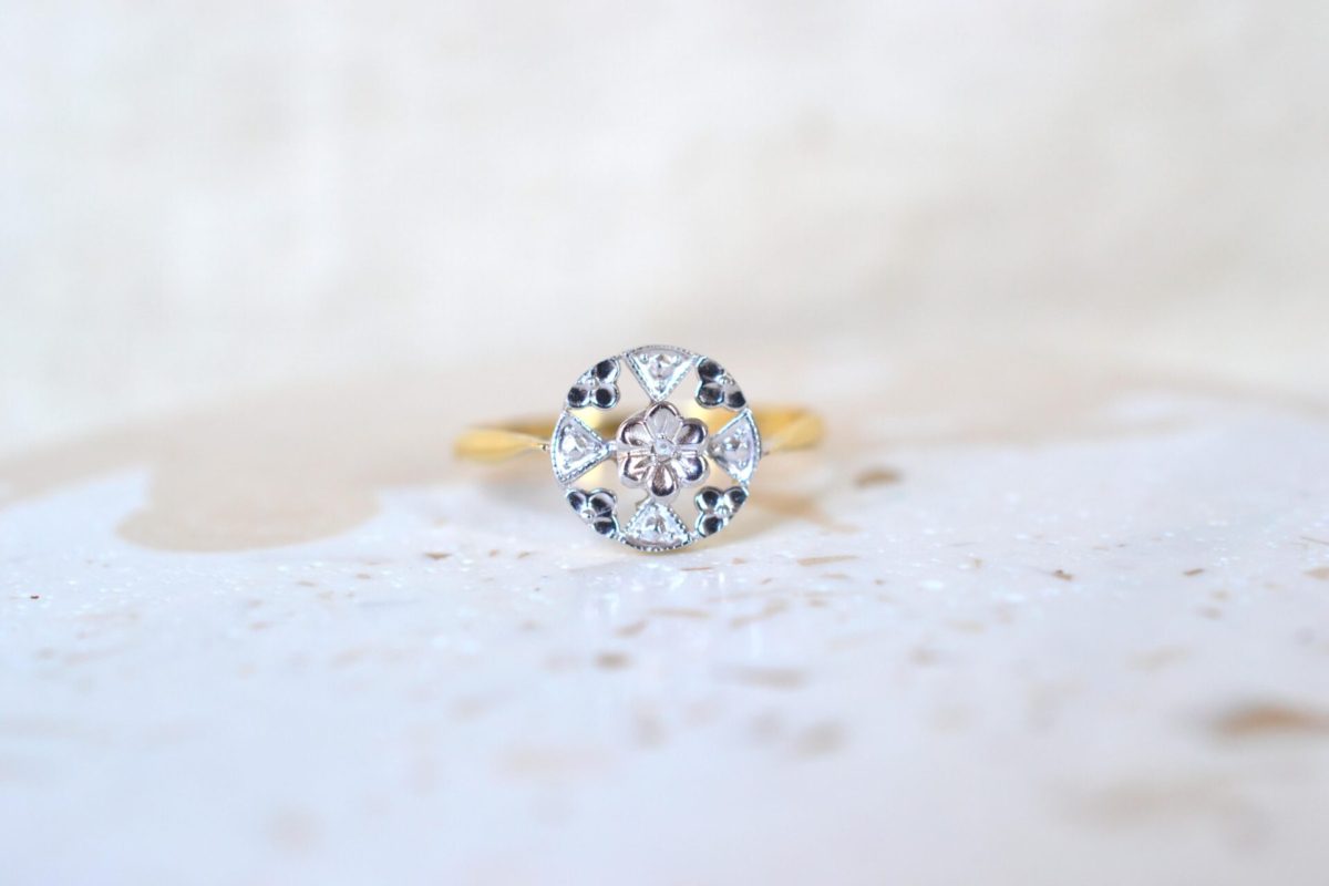 bague ajourée motifs fleurs