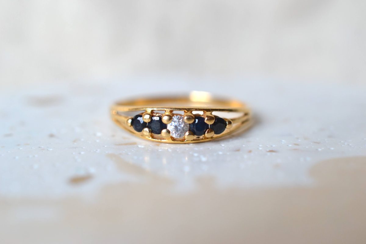 bague ajouree saphirs et oxydes