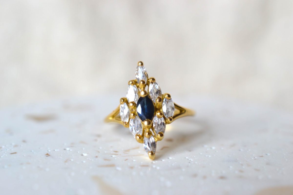 bague navette saphir