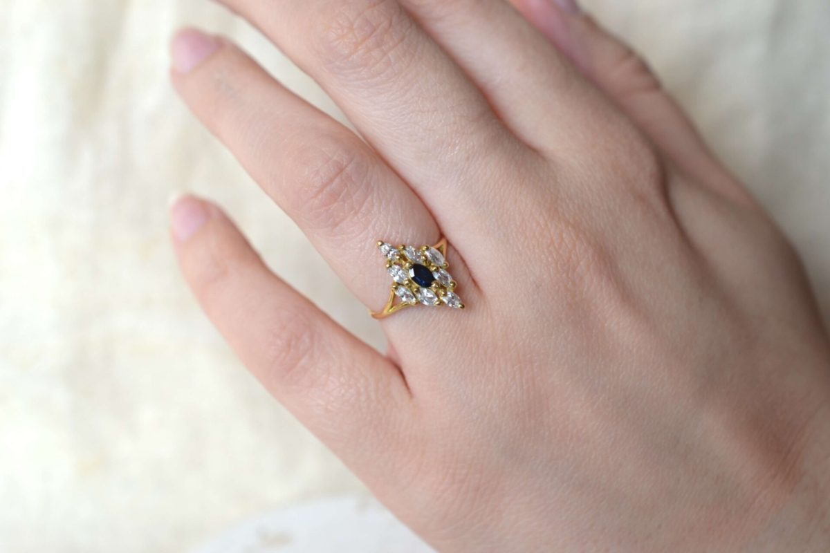 bague navette saphir oxydes