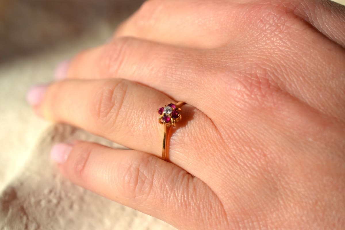 Bague petite fleur diamant