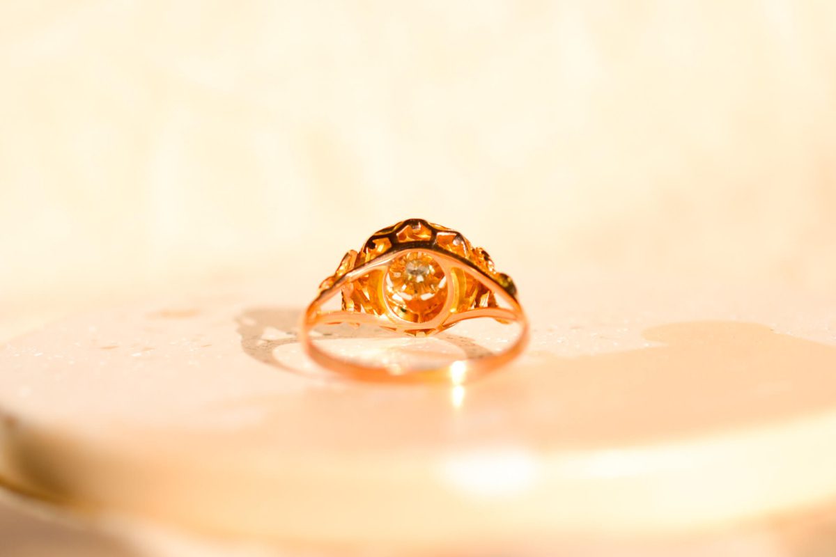 Bague Art Déco en Or jaune 18 carats ornée d'un Diamant