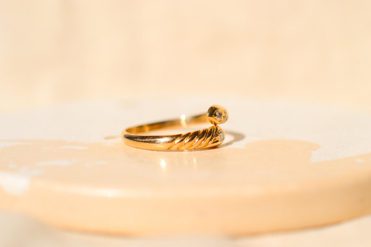 Bague Serpent ancienne en Or jaune 18 carats sertie de Diamants