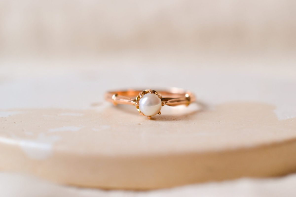 Bague Solitaire ornée d'une Perle en Or jaune 18 carats