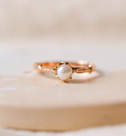 Bague Solitaire ornée d'une Perle en Or jaune 18 carats