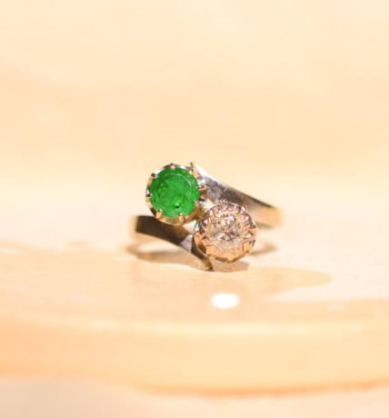 Bague Toi et Moi en Or blanc 18 carats sertie d'une Emeraude et d'un Diamant