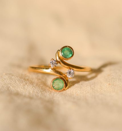 Bague Toi et Moi en Or jaune 18 carats sertie de 2 Emeraudes et 2 Diamants