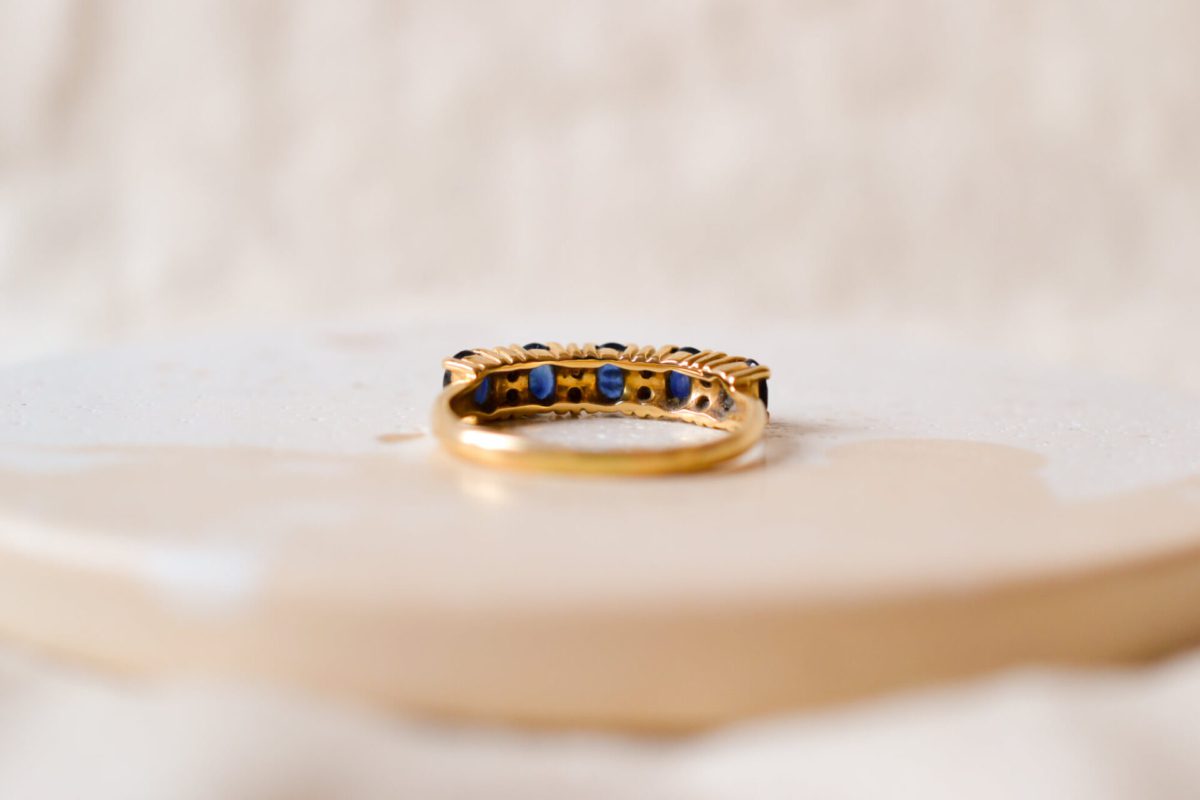 Bague Vintage en Or jaune 18 carats sertie de Saphirs et Diamants