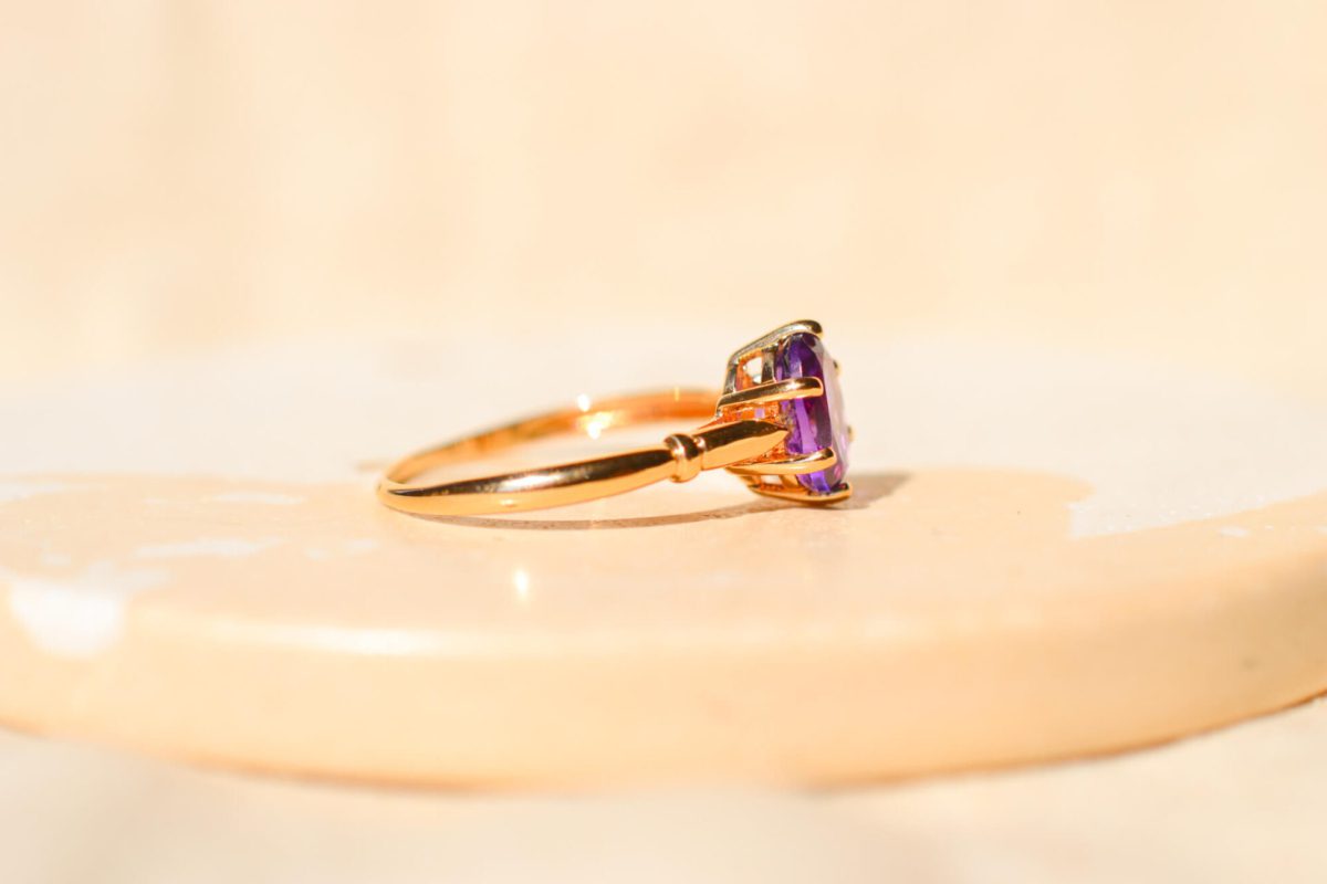 Bague ancienne en Or jaune 18 carats sertie d'une Améthyste
