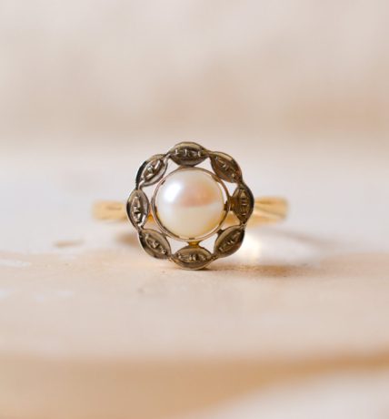 Bague ancienne en Or jaune 18 carats sertie d'une Perle