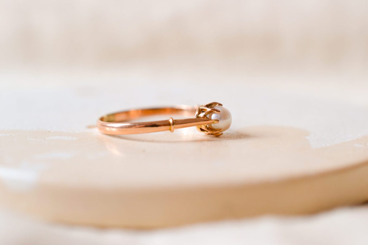 Bague ancienne ornée d'une Perle