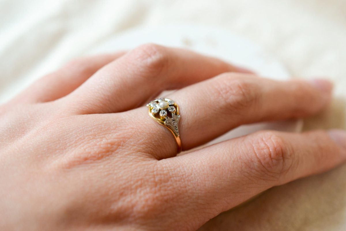 Bague de fiançailles Vintage en Or jaune 18 carats ornée d'une Perle et de Diamants
