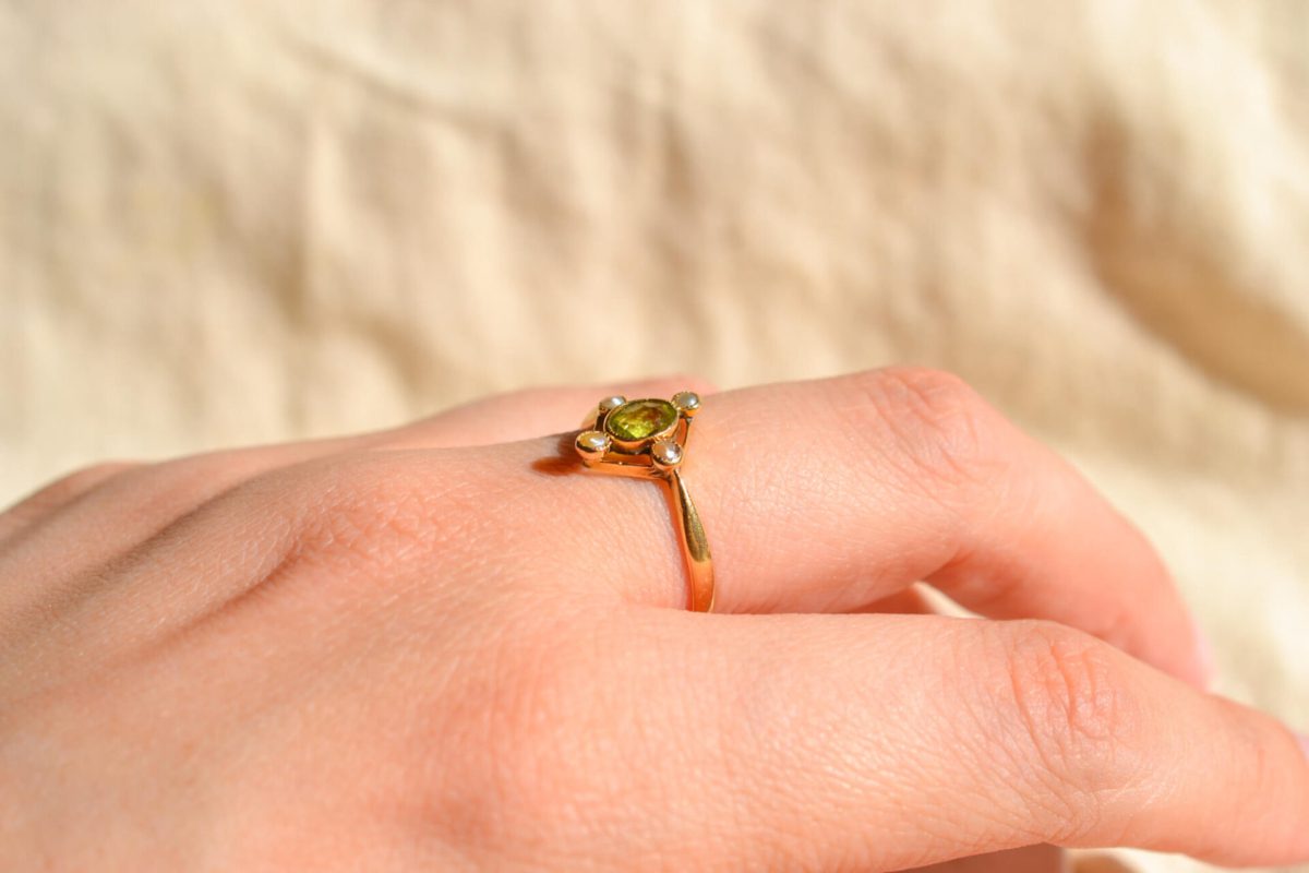 Bague de fiançailles Vintage en Or jaune 18 carats sertie d'un Doublet Grenat Verre et 4 Perles
