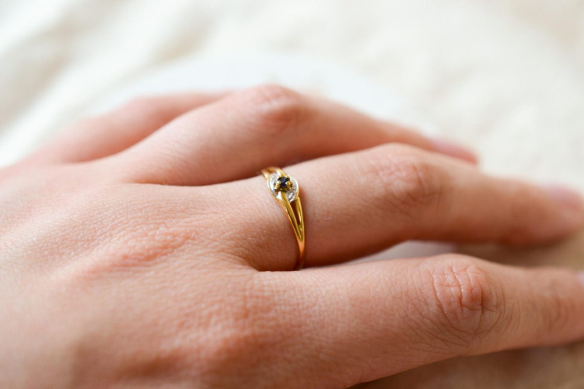 Bague de fiançailles Vintage en Or jaune et blanc 18 carats sertie d'un Saphir