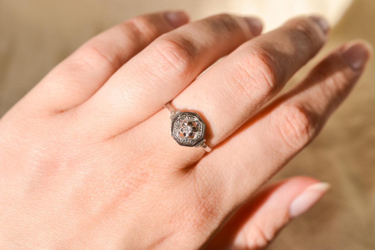 Bague de fiançailles ancienne en Or blanc 18 carats sertie d'un Oxyde