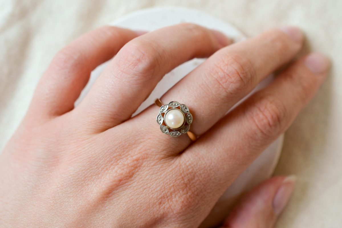 Bague de fiançailles ancienne en Or jaune 18 carats ornée d'une Perle