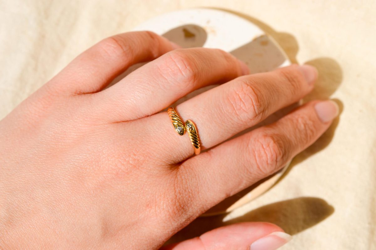 Bague de fiançailles ancienne en Or jaune 18 carats ornée de Diamants
