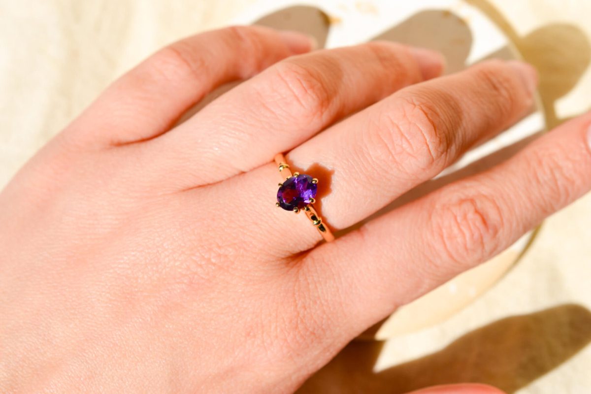 Bague de fiançailles ancienne en Or jaune 18 carats sertie d'une Améthyste