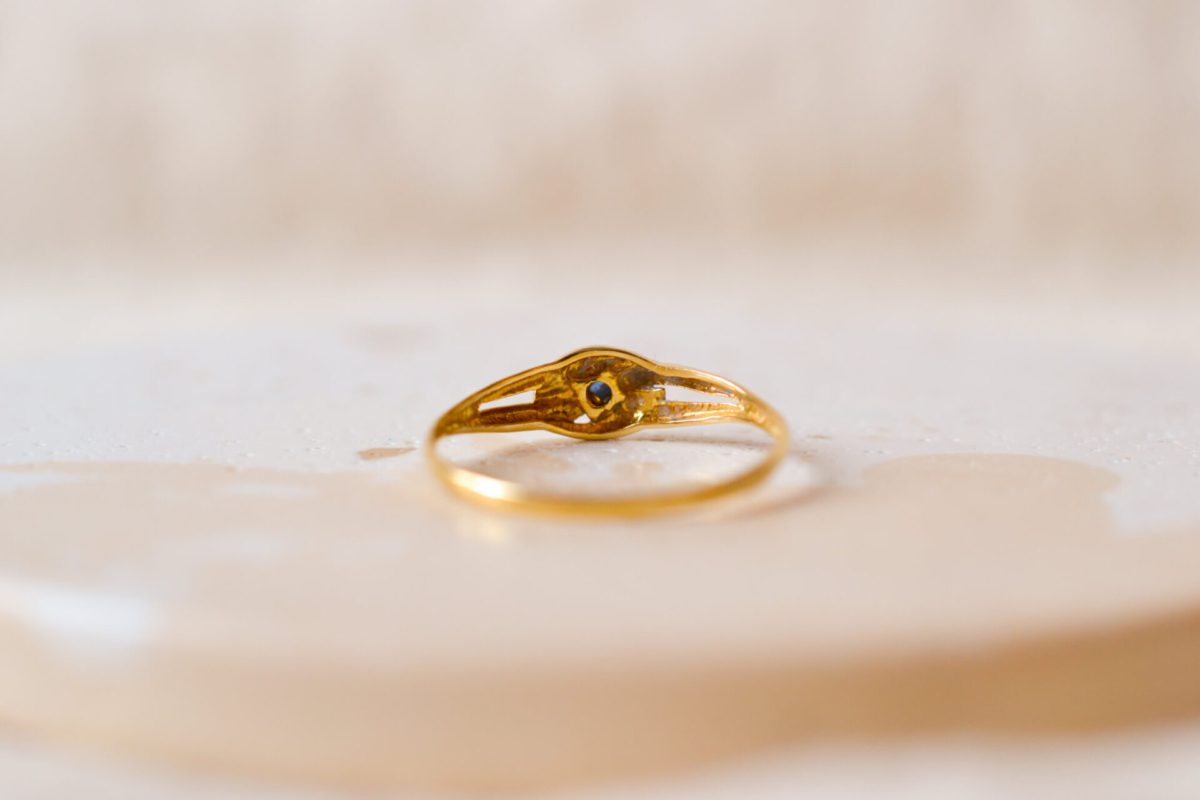 Bague en Or jaune 18 carats ornée d'un Saphir