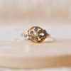 Bague fleur en Or jaune 18 carats sertie d'une Perle et de Diamants