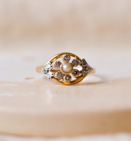 Bague fleur en Or jaune 18 carats sertie d'une Perle et de Diamants