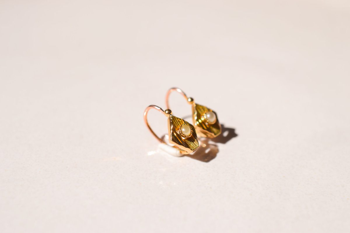 Dormeuses en Or jaune 18 carats ornées d'une Perle