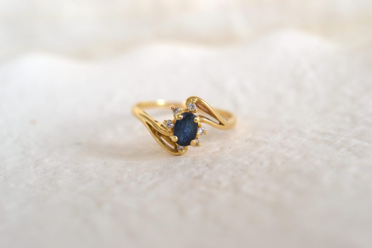 bague arabesques saphir diamants