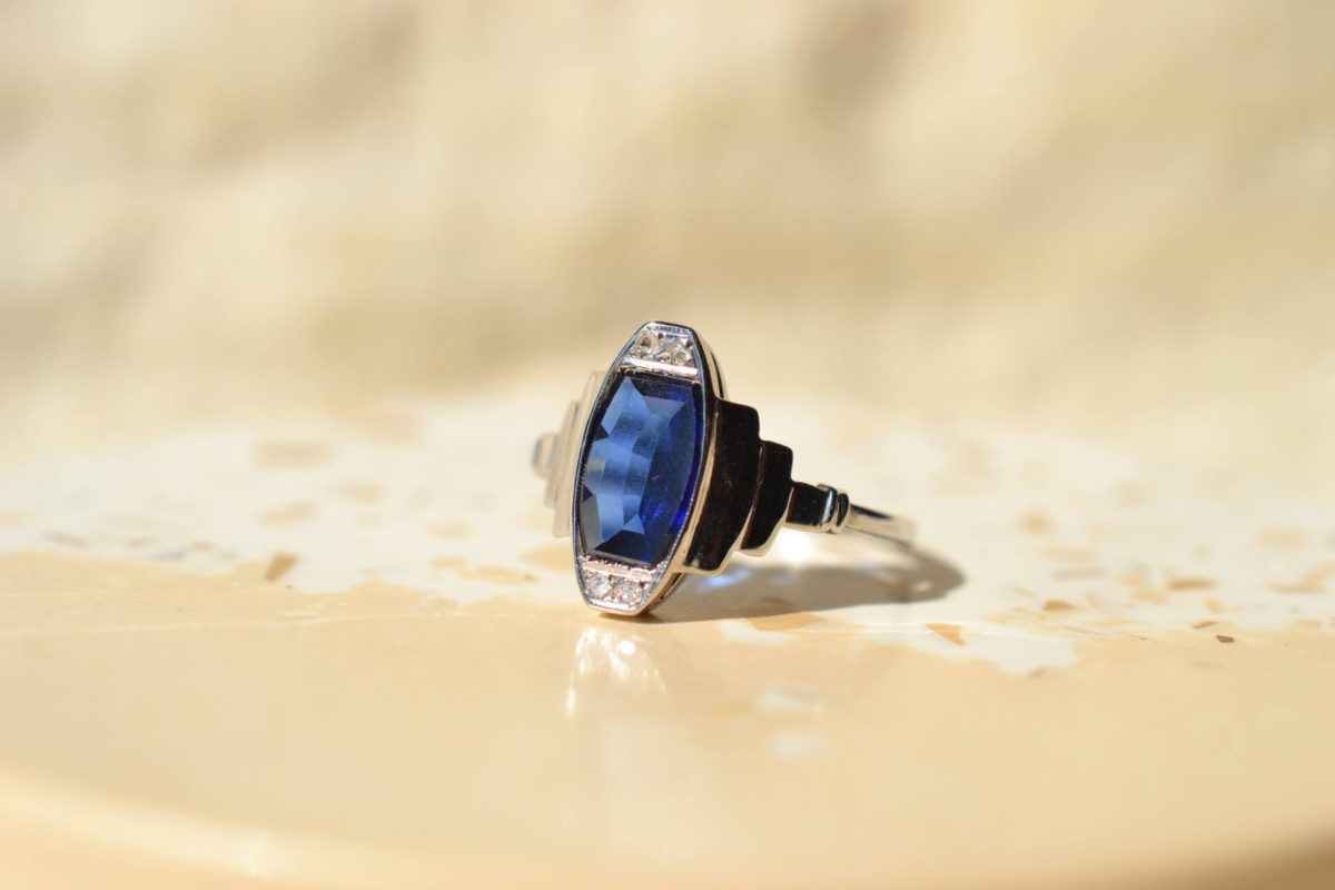 bague art deco saphir synthétique diamants