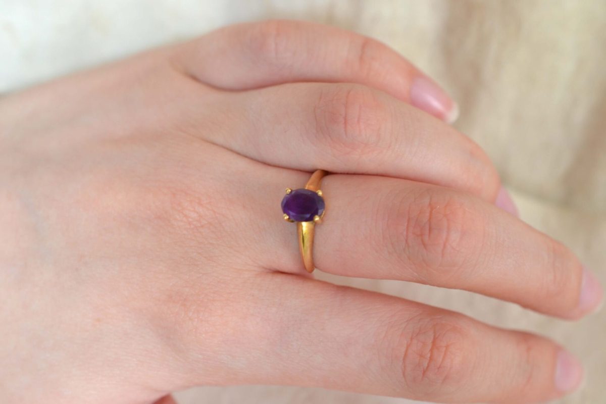 bague de fiançailles violette