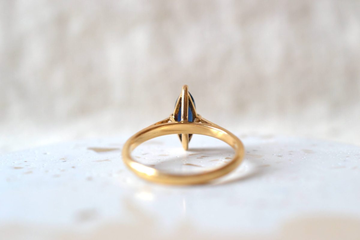 bague discrete saphir